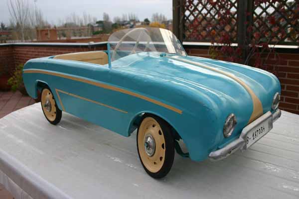 Coche Renault Dauphine Gordini a pedales TRI ANG